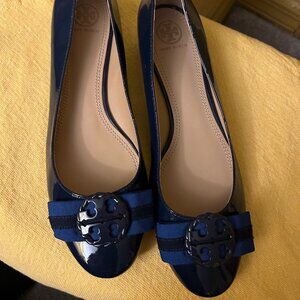 Tory Burch Maritime Patent Leather navy blue  Ballet flat strip accents    sz 9